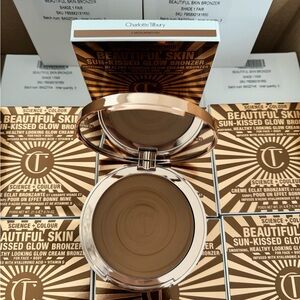 CHARLOTTE TILBURY
Beautiful Skin Sun-Kissed Glow Cream Bronzer